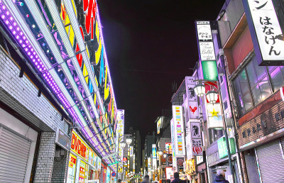 新宿歌舞伎町之夜(樱花大道)