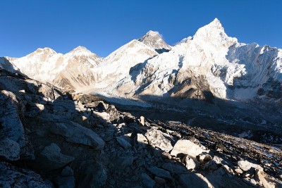 珠穆朗玛峰傍晚日落尼泊尔喜马拉雅山