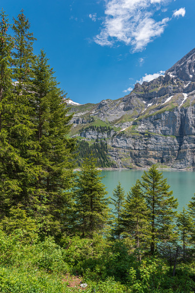 靠近Kandersteg的Oeschinensee湖的景观