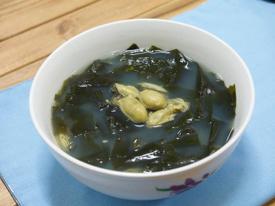 韩国美食牡蛎紫菜汤，美炖锅