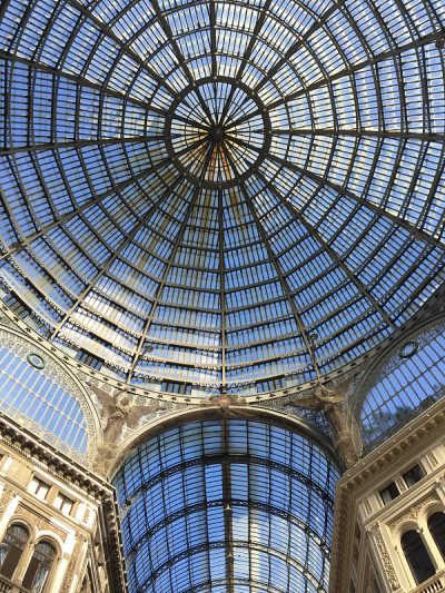 Umberto I Galleria Umberto I是意大利南部那不勒斯的一家公共购物画廊。它位
