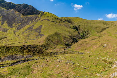 英国坎布里亚郡考特利喷口附近的约克郡山谷景观