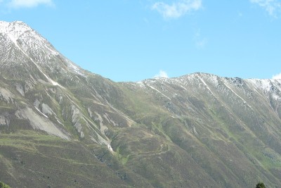 山顶有雪的绿色高山，K?htai,奥地利蒂罗尔