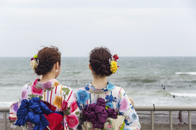 妇女在夏季和服