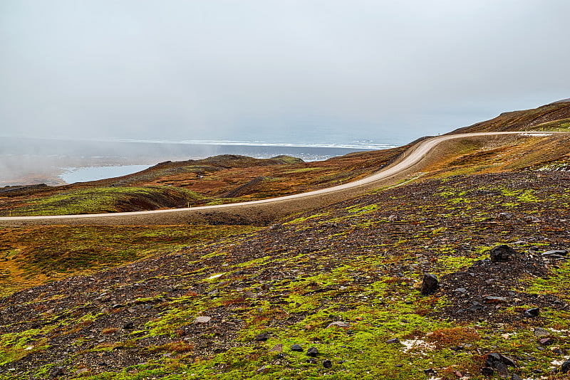 冰岛Borgarfjordur Eystri的山脉和景色