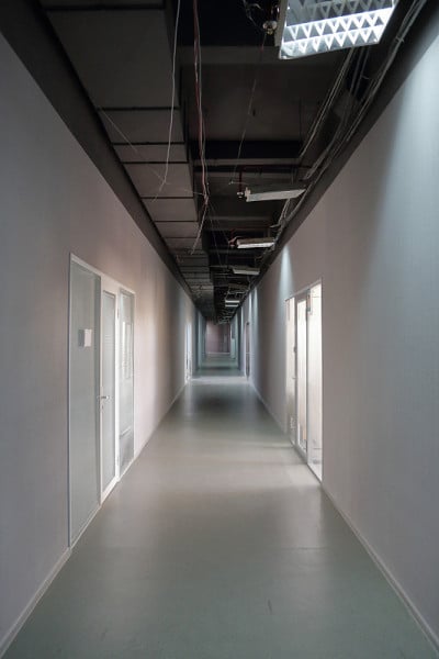 办公室的长廊很长