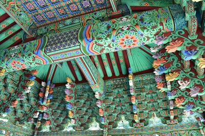 丹青在五颜六色的韩国传统韩屋