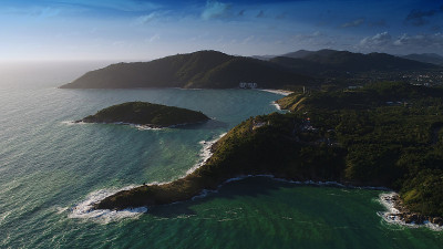 俯视图热带岛屿，鸟瞰蓬贴海角普吉岛，泰国。