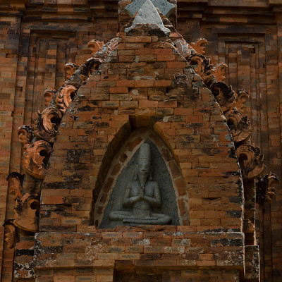 Po Klong Garai寺的浮雕——典型的昌巴建筑，它位于越南宁顺北爱的一座山上。