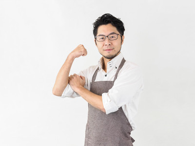 日本男人主动做家务