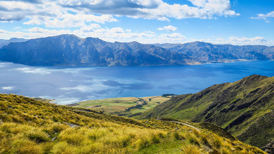 在新西兰瓦纳卡附近的地峡峰徒步旅行