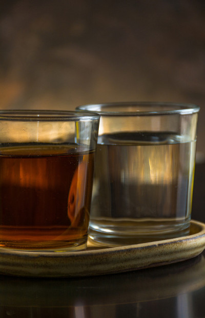 两杯龙舌兰酒