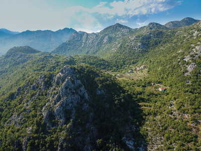 斯达尔湖黑山山脉