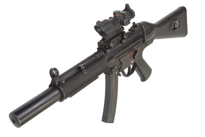 装有消音器的MP5冲锋枪