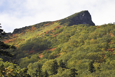 秋叶黑山。