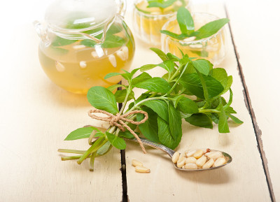 阿拉伯传统薄荷松仁茶