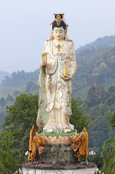 观音雕像