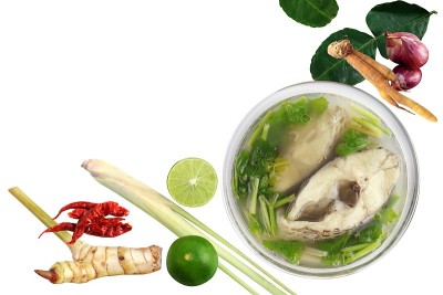清汤罗非鱼清汤，配料咖喱白底(汤yampla泰语)，片片鱼汤辣杯，泰式食物罗非鱼清汤酸辣汤