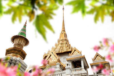 建筑细节从外部的佛教寺庙，Wat Traimit在曼谷