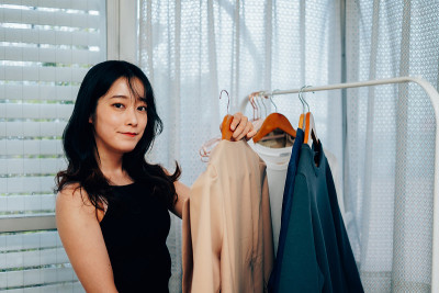 年轻女子适合在家