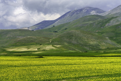 Castelluccio大钢琴，山川和乡村景观