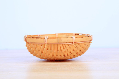 以白色为背景的编织物品