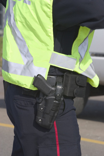 警察的枪