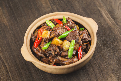 砂锅土豆炖鸭