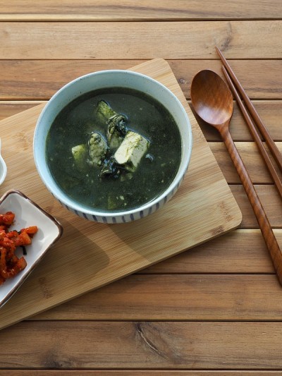 韩国菜辣椒素牡蛎豆腐汤