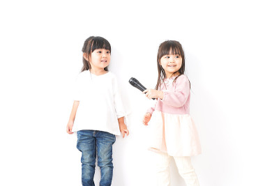 女孩们唱歌