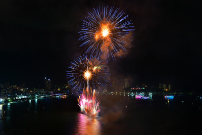 泰国芭堤雅的烟花夜景