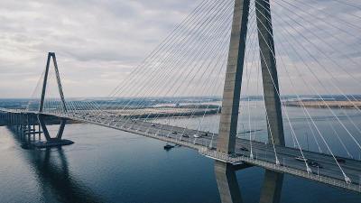 Arthur Ravenel Jr. Bridge(旁边)