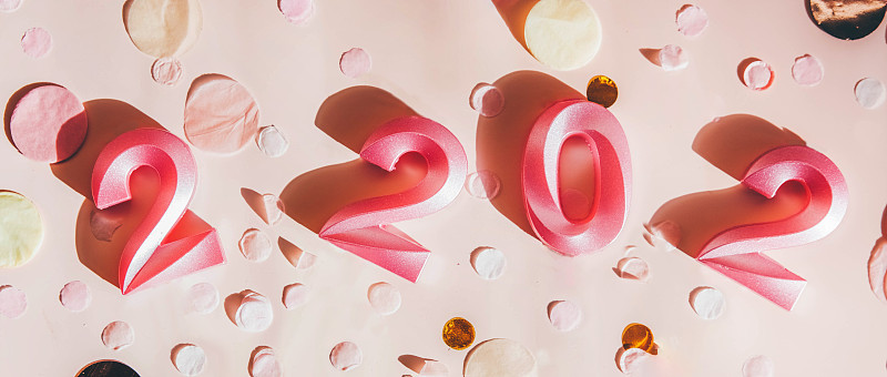 圣诞装饰与粉红色号码2022。