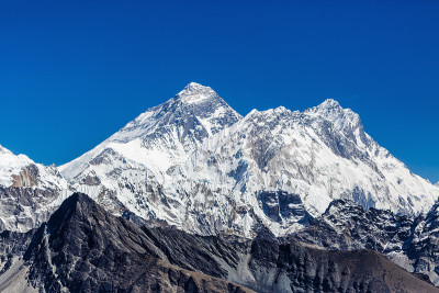 喜马拉雅山的雪山