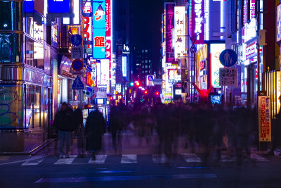 东京新桥霓虹霓虹的夜市街道