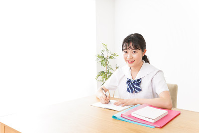 年轻的学生学习