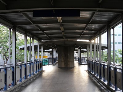 早上前往BTS Sala Daeng车站