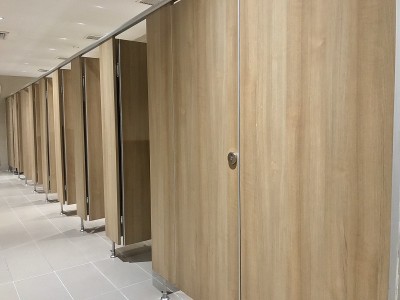 排公厕用木隔断装饰