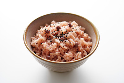 小豆蒸饭。喜庆的红米饭。