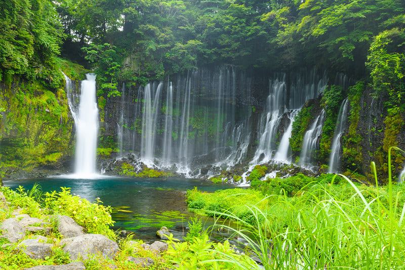 富士山箱根伊豆国家公园的白人瀑布。