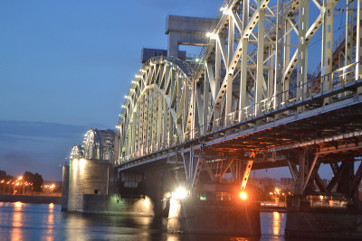 芬兰铁路桥的夜晚