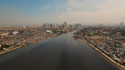 有摩天大楼和建筑物的空中城市。菲律宾,马尼拉马卡迪