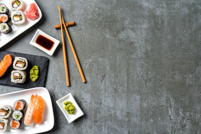 一套日本寿司。俯视图