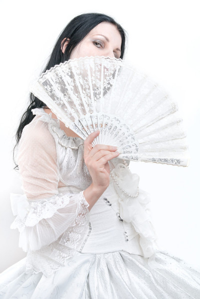 穿白裙子的女孩