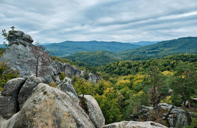 山的风景。Dovbush岩石。喀尔巴阡山,乌克兰。