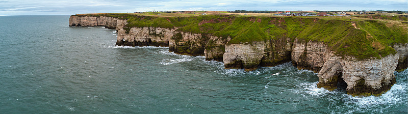 鸟瞰图的海悬崖和海岸线在Flamborough，约克郡，英国，英国