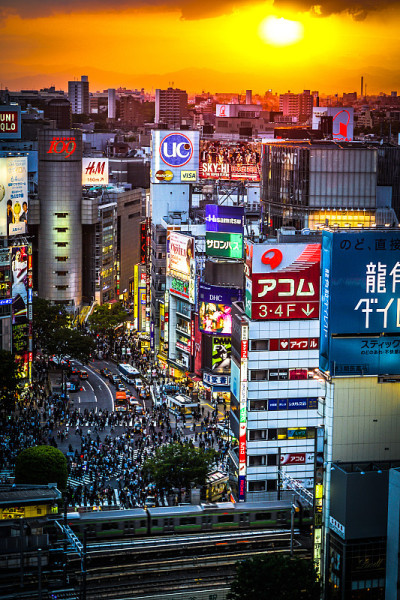从涩谷光里可以看到涩谷scramble十字路口