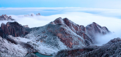 日出前的黄山