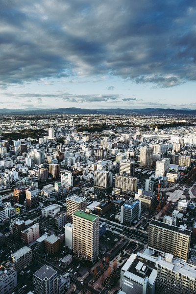 日本黄昏的城市景观