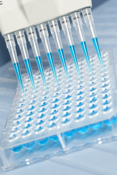 多通道吸液管和PCR 96孔微板
